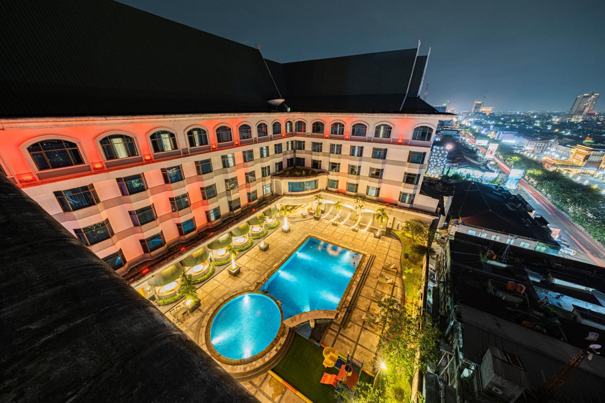 Grand Jatra Hotel Pekanbaru Exterior foto