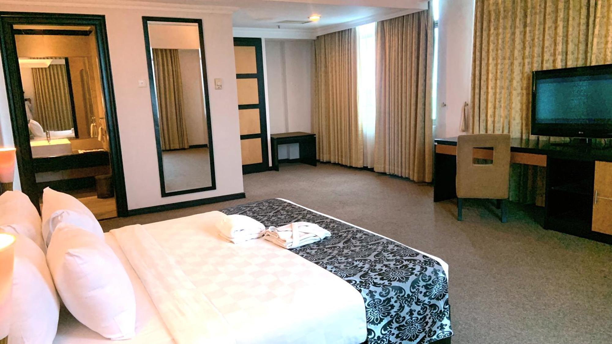 Grand Jatra Hotel Pekanbaru Exterior foto