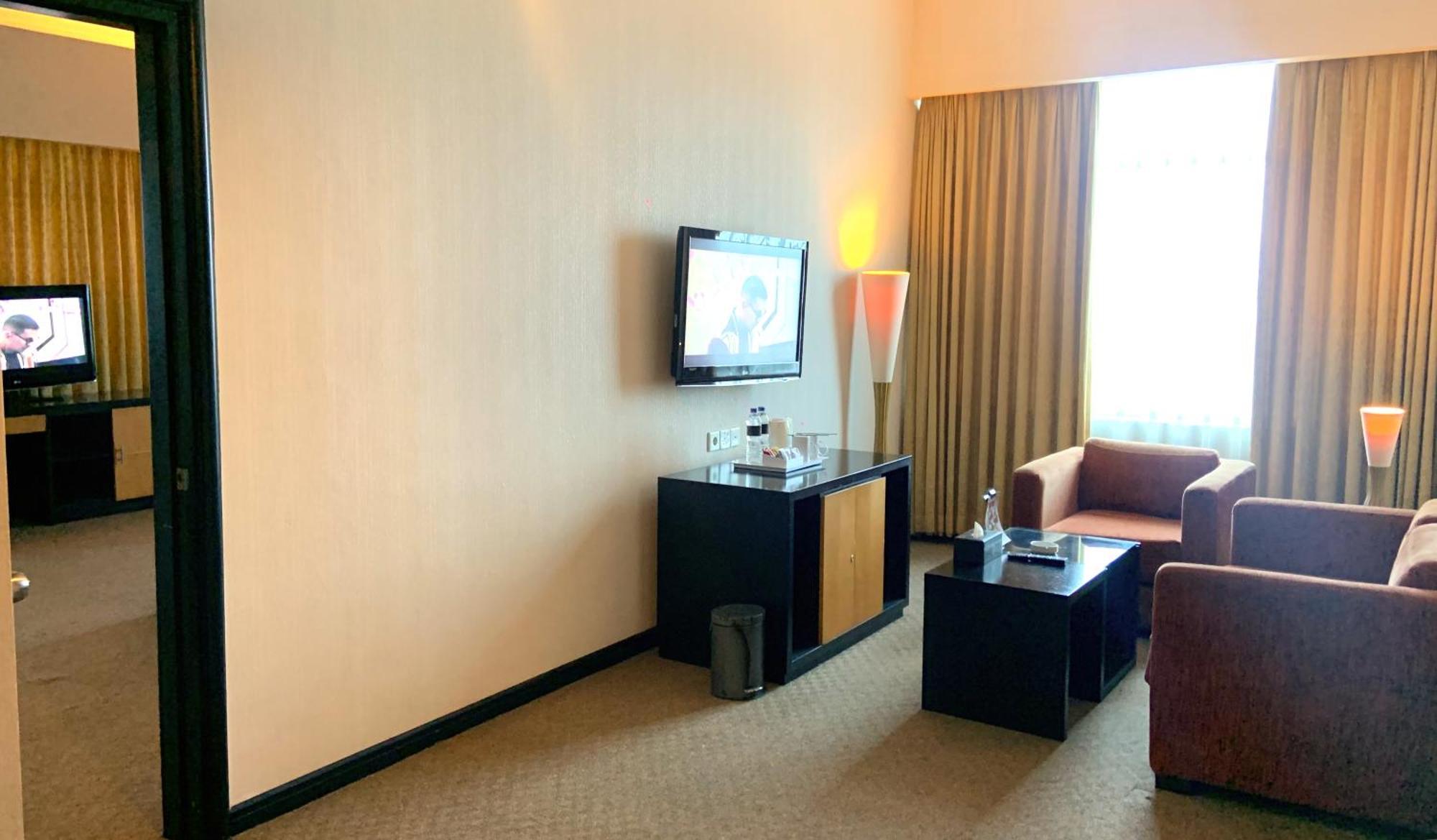 Grand Jatra Hotel Pekanbaru Exterior foto